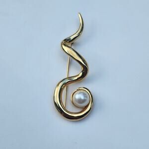 Avon Gold Tone Swirl Brooch Faux Pearl Ribbon Pin 3.25in Signed Statement Scarf